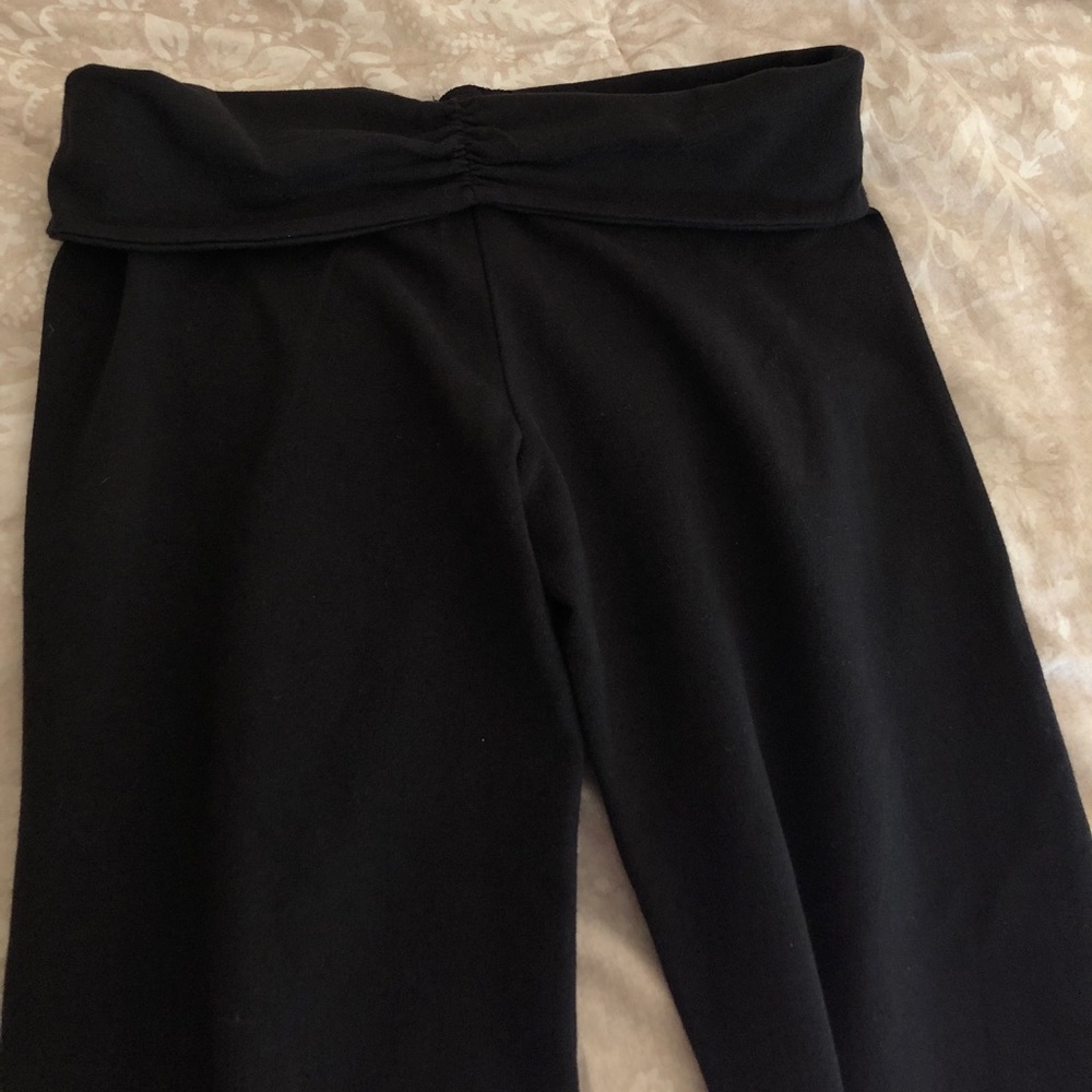 VS plain black yogas